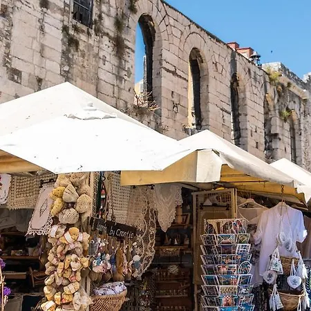 For 5 Persons In Split, Sea View, Wifi شقة